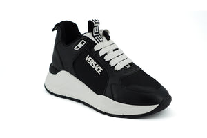 Elegante monochrome Leder-Sneaker