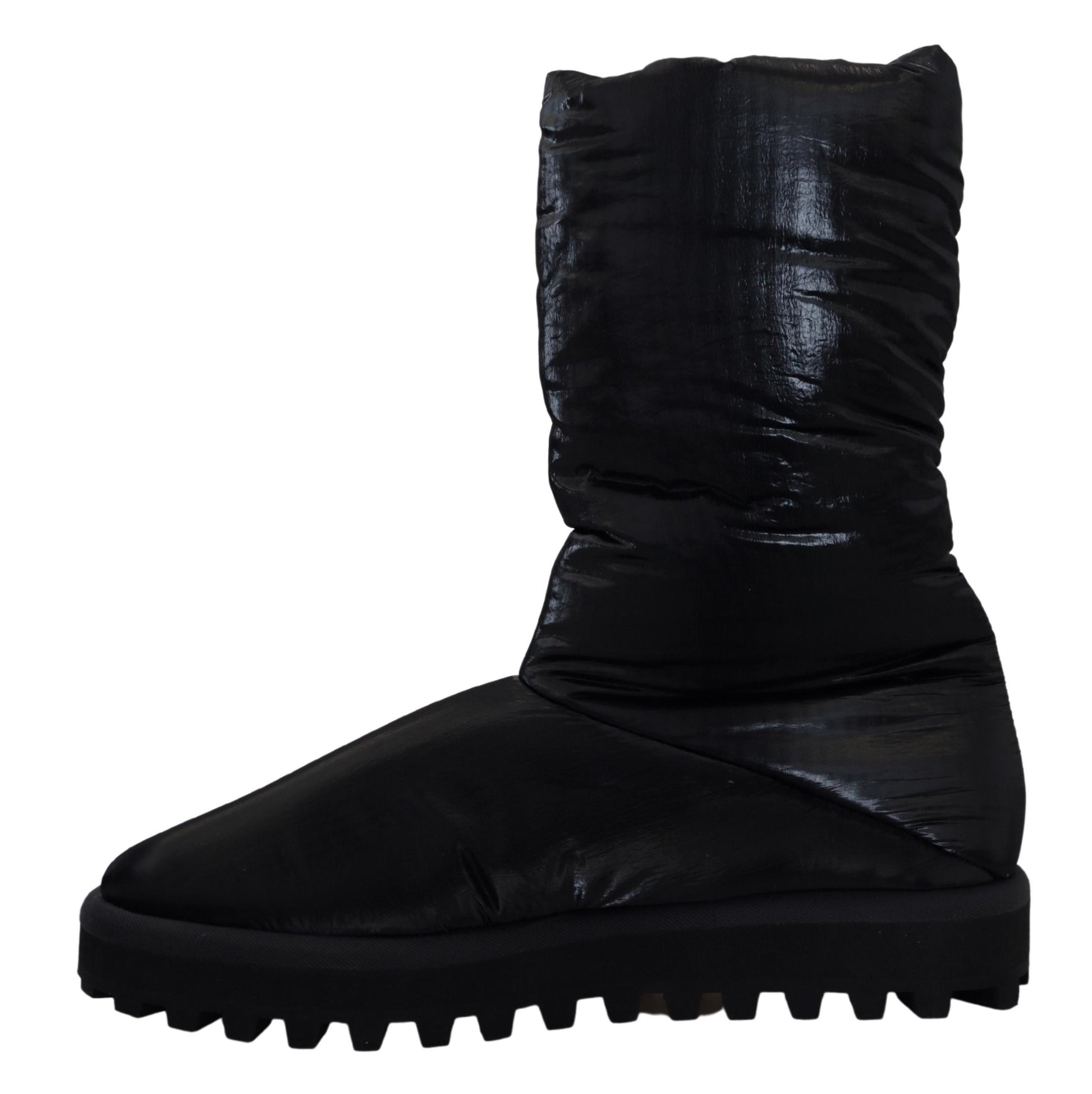 Schwarze Stiefel, gepolsterte Winterschuhe mit mittlerer Wade