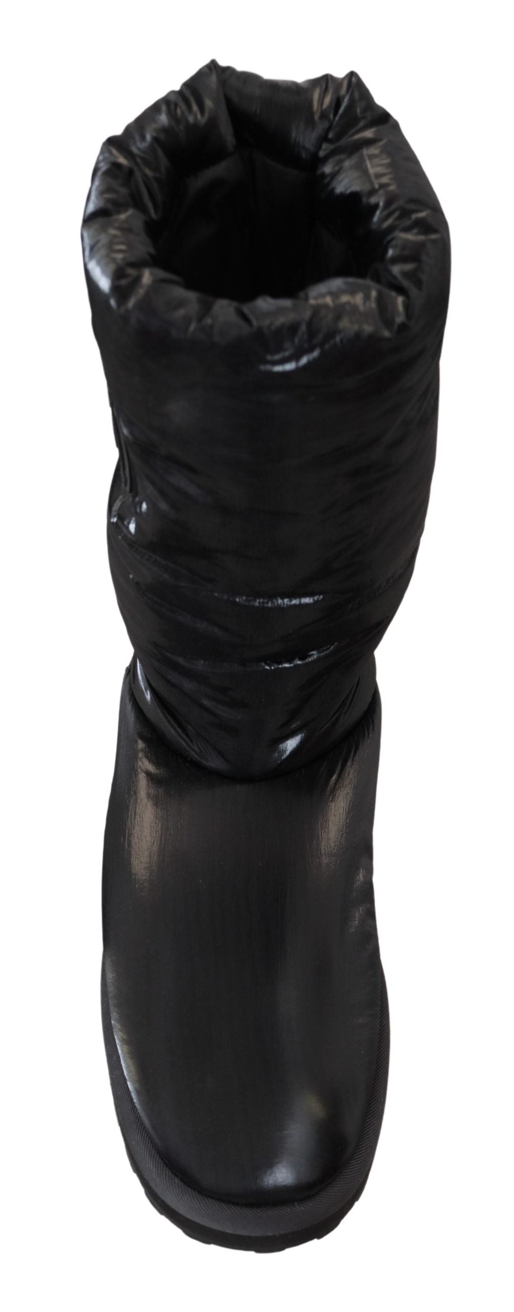 Schwarze Stiefel, gepolsterte Winterschuhe mit mittlerer Wade