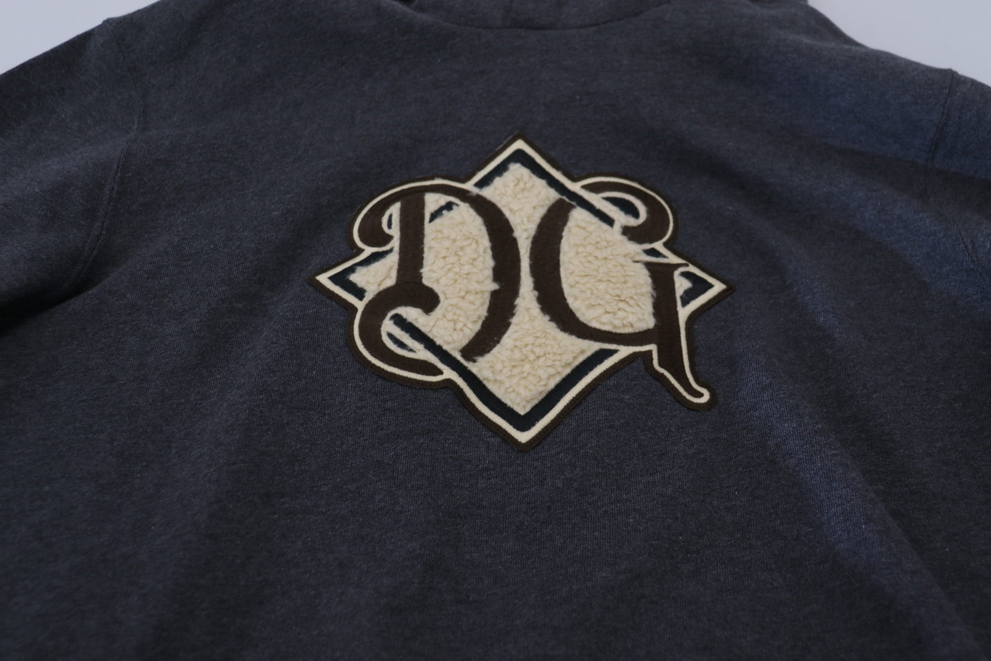 Graues Kapuzen-Sweatshirt aus Baumwolle mit Logo