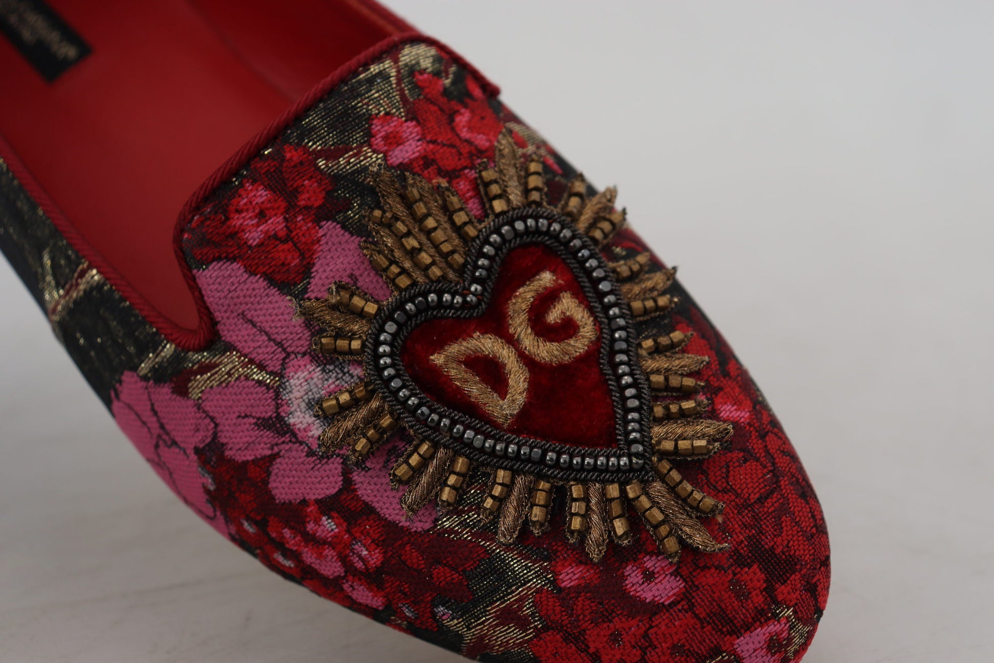 Mehrfarbige Jacquard-Slipper mit Herz-Jesu-Patch