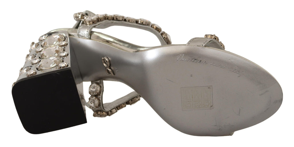 Silberne High Heel-Sandalen mit Kristallen und Riemenschnalle
