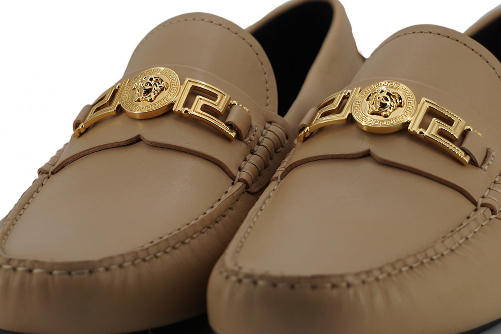 Exquisite Medusa-Loafer aus goldfarbenem Leder