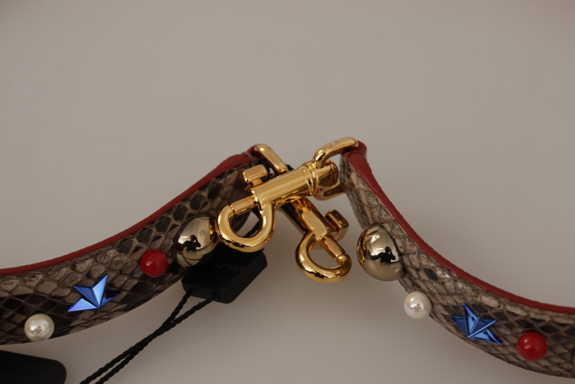 Brauner Schultergurt aus Pythonleder mit Nieten