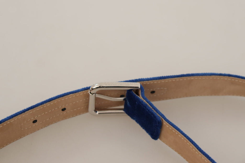 Blue Velvet – Gürtel mit silberner Logo-Gravur und Metallschnalle