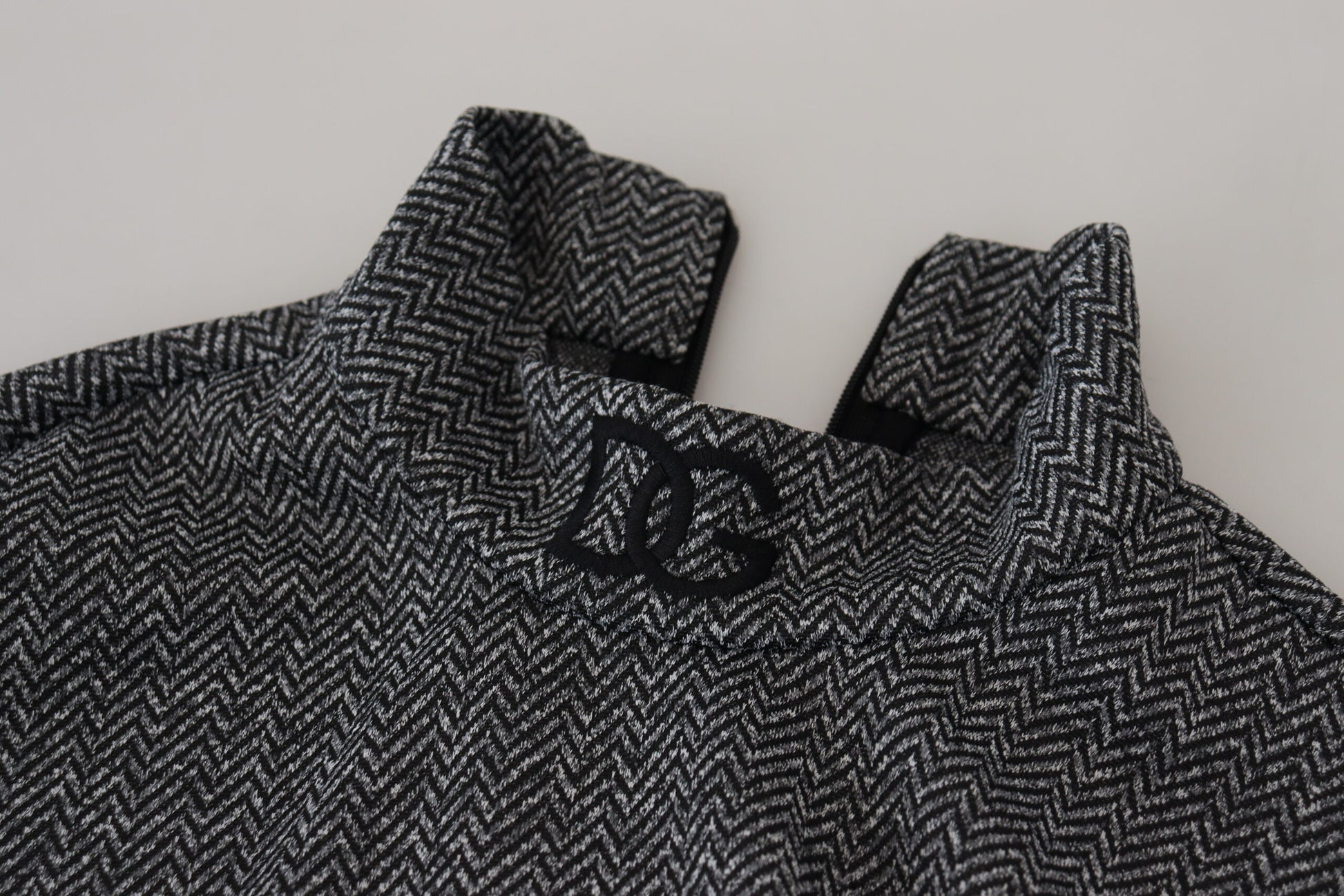 Dunkelgrauer Rollkragenpullover aus Nylon