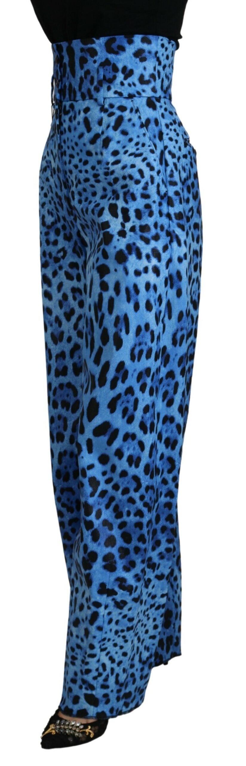 Blaue Hose mit hohem Bund und Leopardenmuster