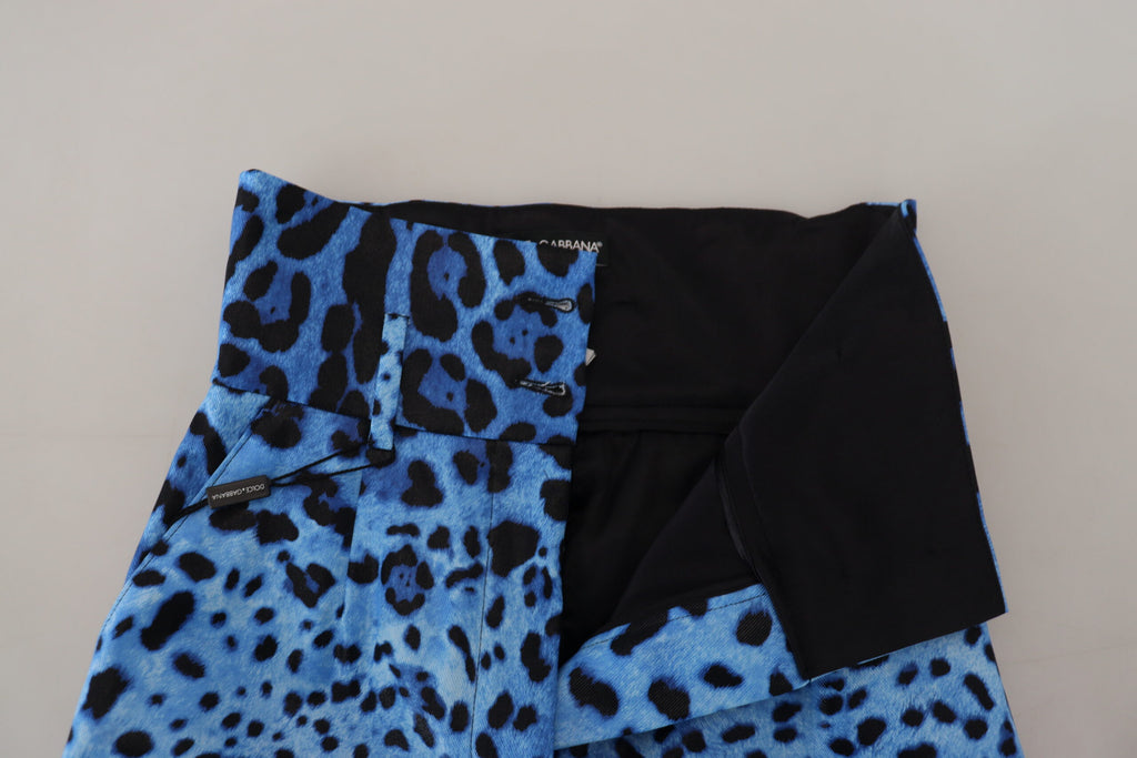 Blaue Hose mit hohem Bund und Leopardenmuster