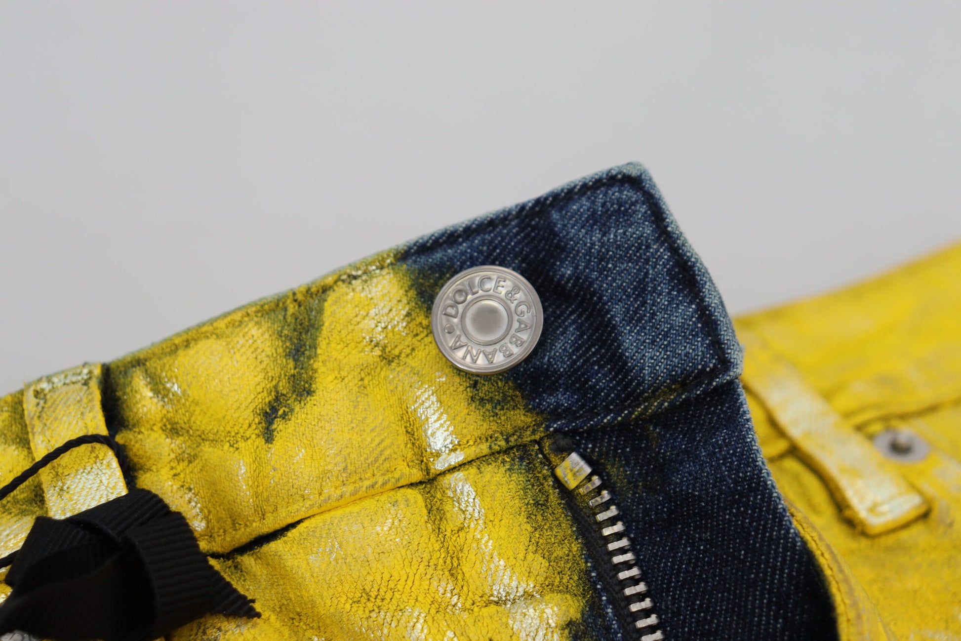 Gelbe Jeans aus Baumwoll-Straight-Denim mit Leopardenmuster