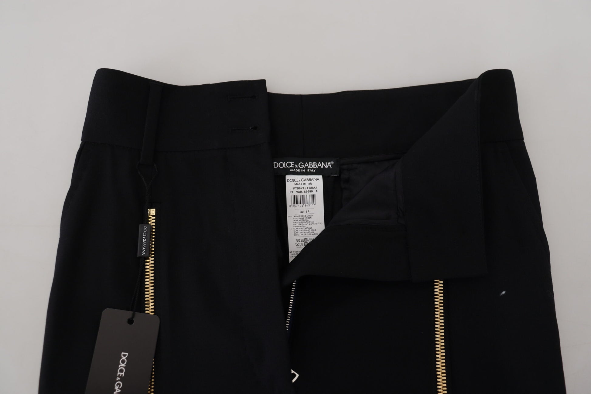 Schwarze Karottenhose aus Wolle mit hoher Taille
