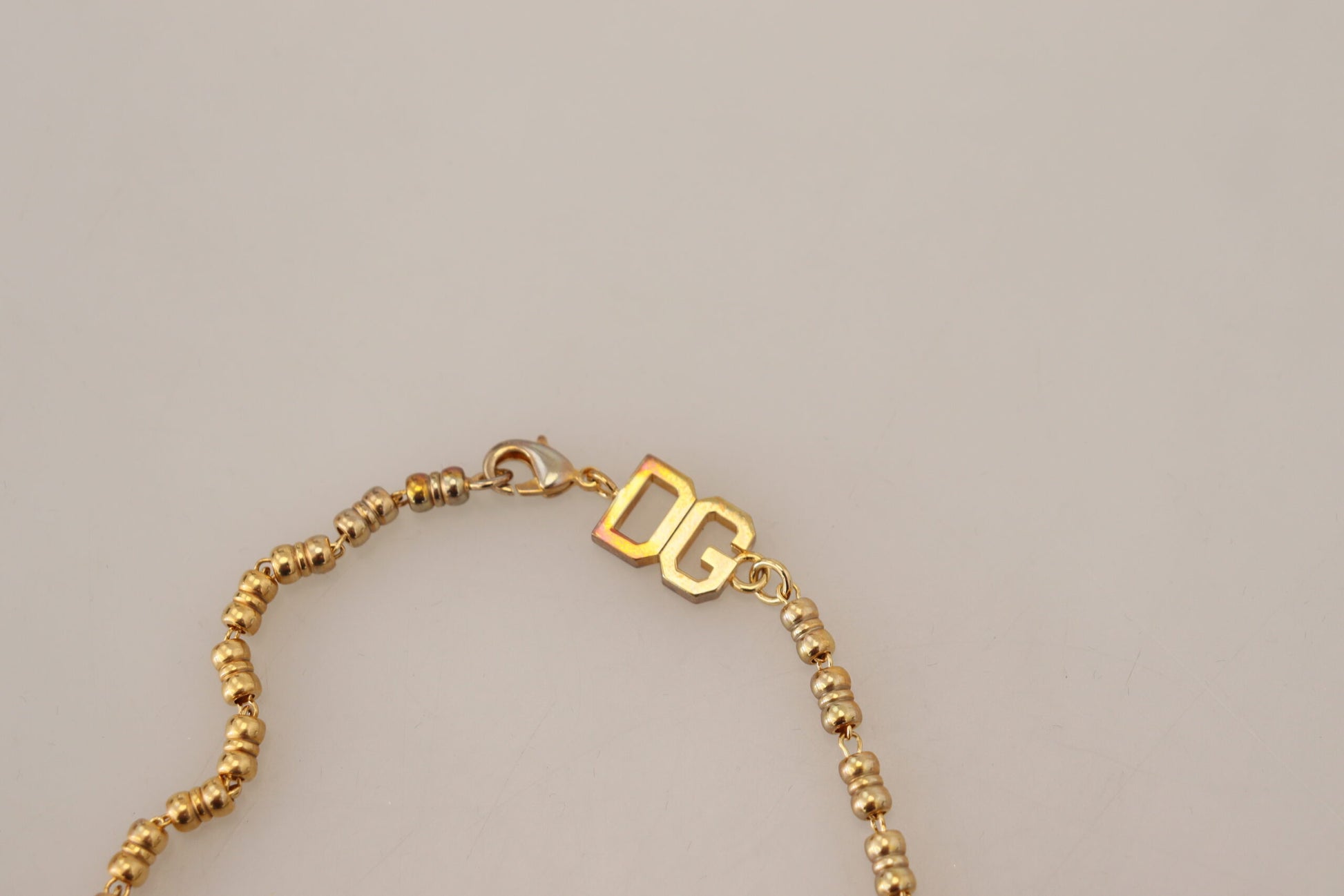 Goldfarbene Messingkette mit SUPER PIG-Anhänger und Logo-Halskette