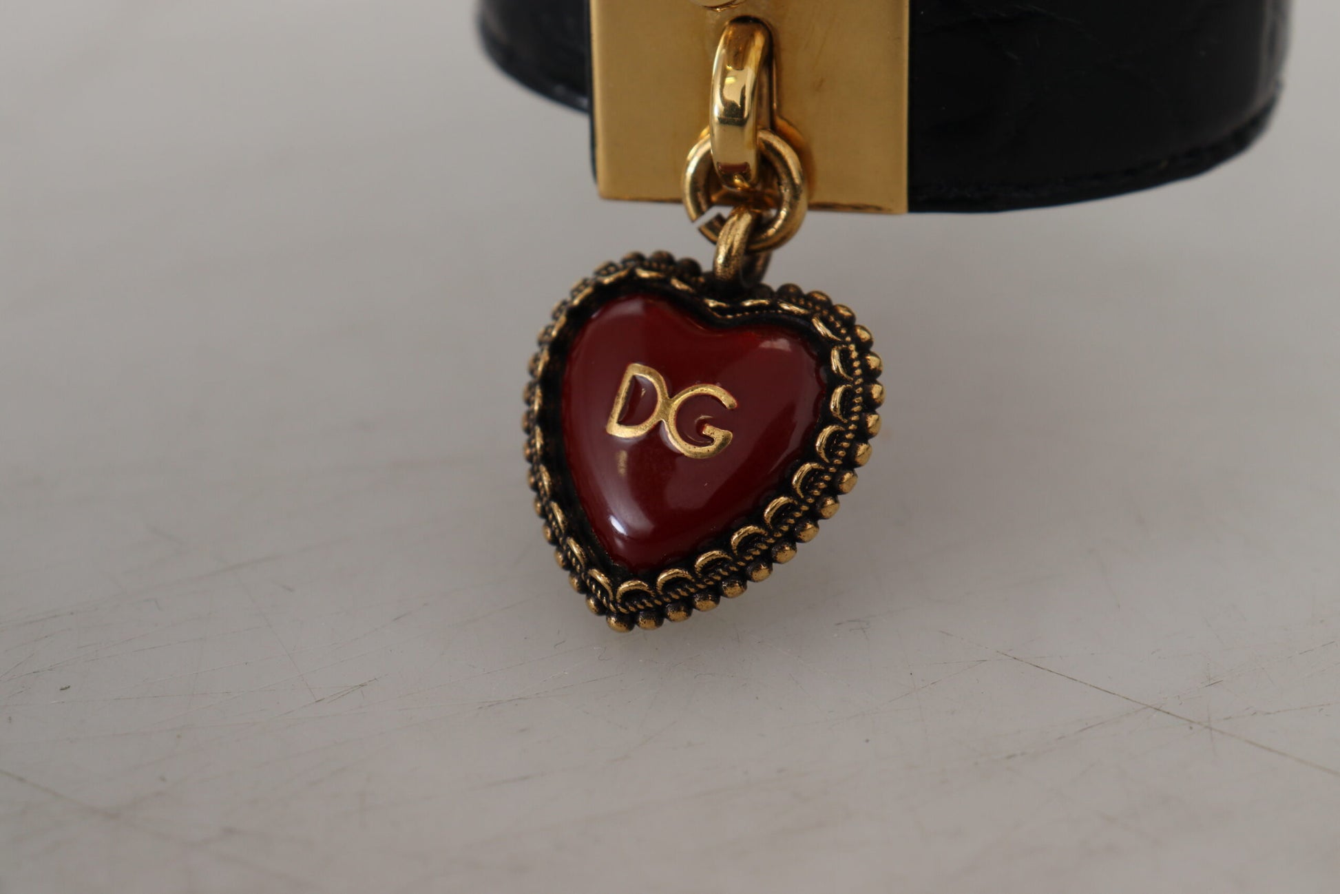 Schwarzes DG-Schlüsselringarmband aus Dauphine-Leder
