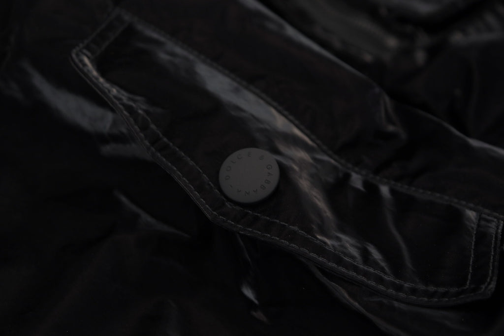 Schwarze Bomberjacke aus Nylon mit Kapuze und durchgehendem Reißverschluss