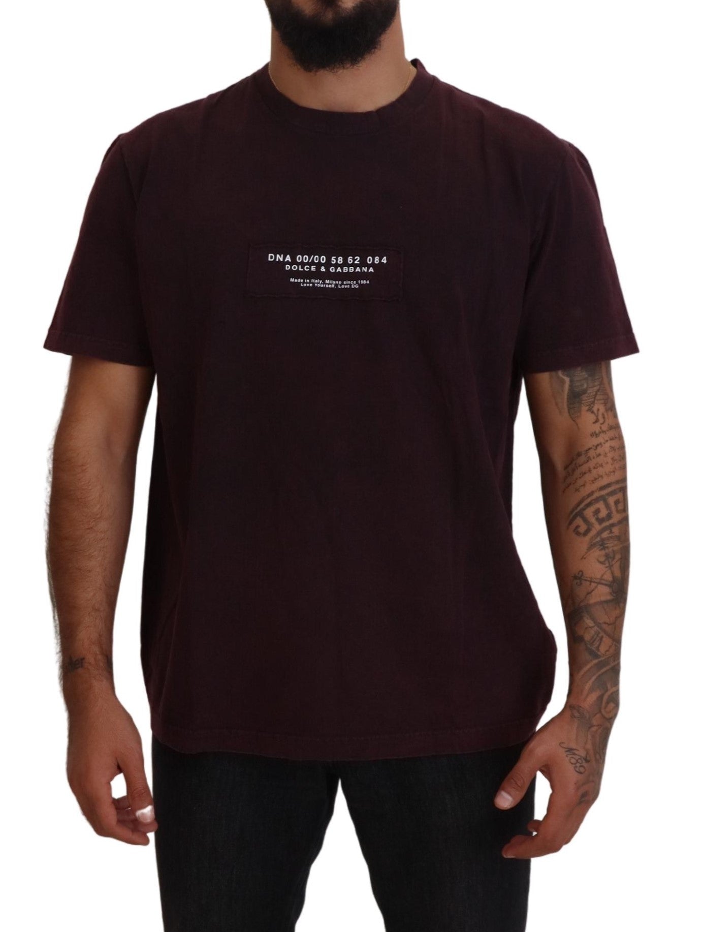Bordeauxrotes T-Shirt mit Rundhalsausschnitt und kurzen Ärmeln