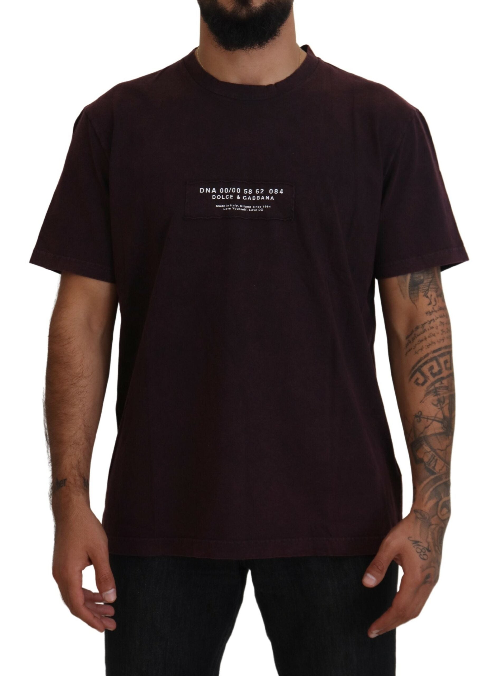 Bordeauxrotes T-Shirt mit Rundhalsausschnitt und kurzen Ärmeln