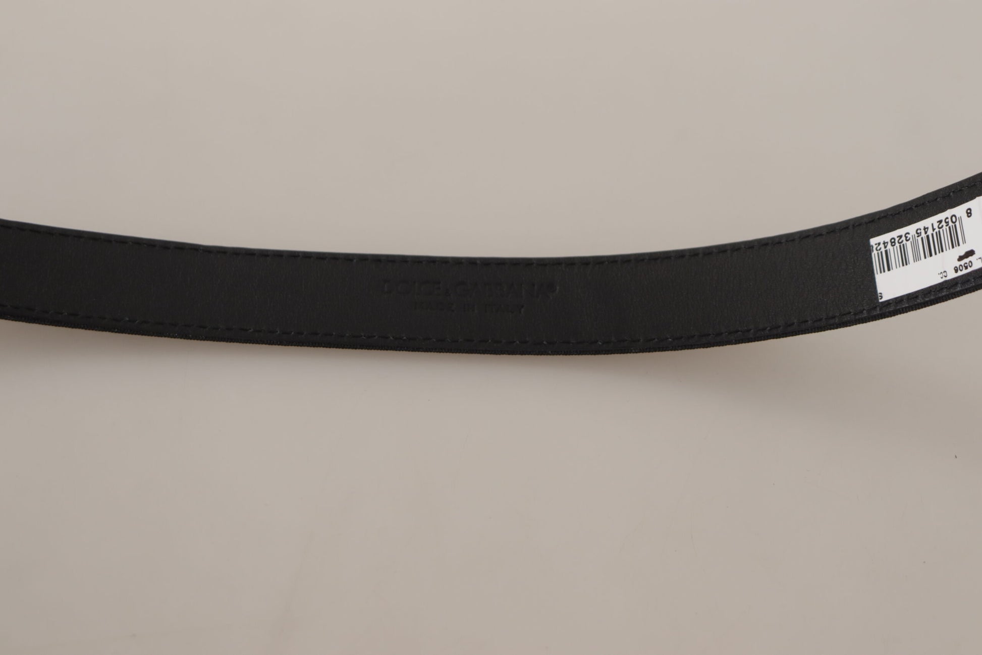 Schwarzer Kalbs-Canvas-Gürtel mit silberfarbenem Logo aus Metall