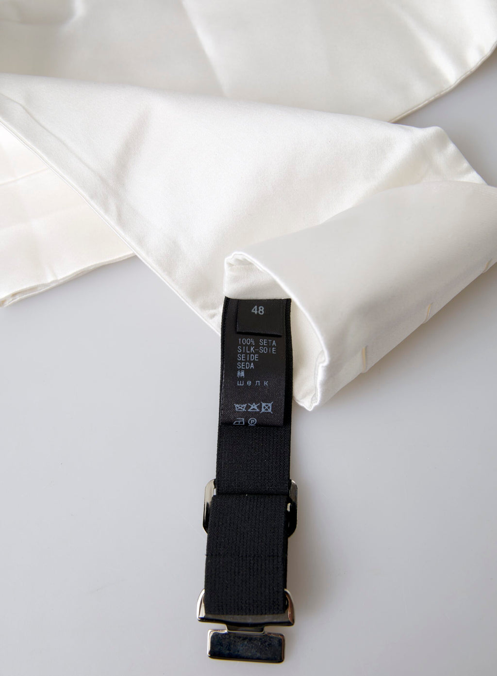 Weißer Herren-Kummerbund aus Seide mit breiter Taille