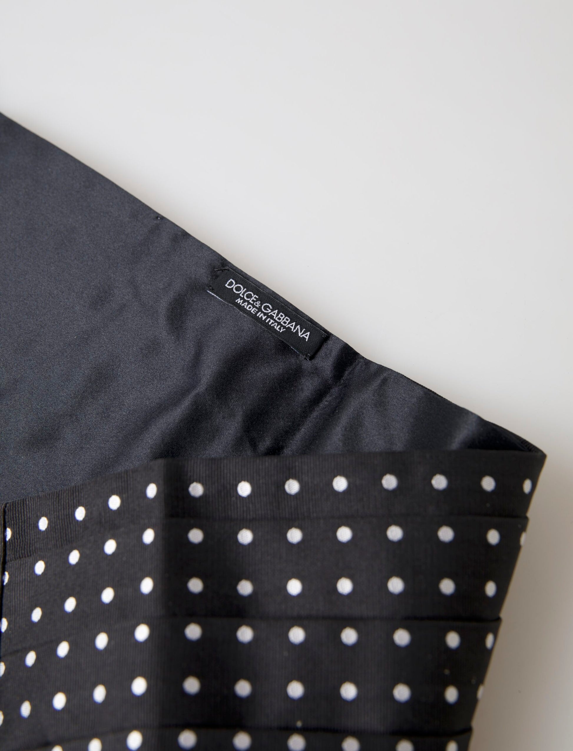 Schwarzer Smokinggürtel aus Seide mit Polka-Taille, Kummerbund