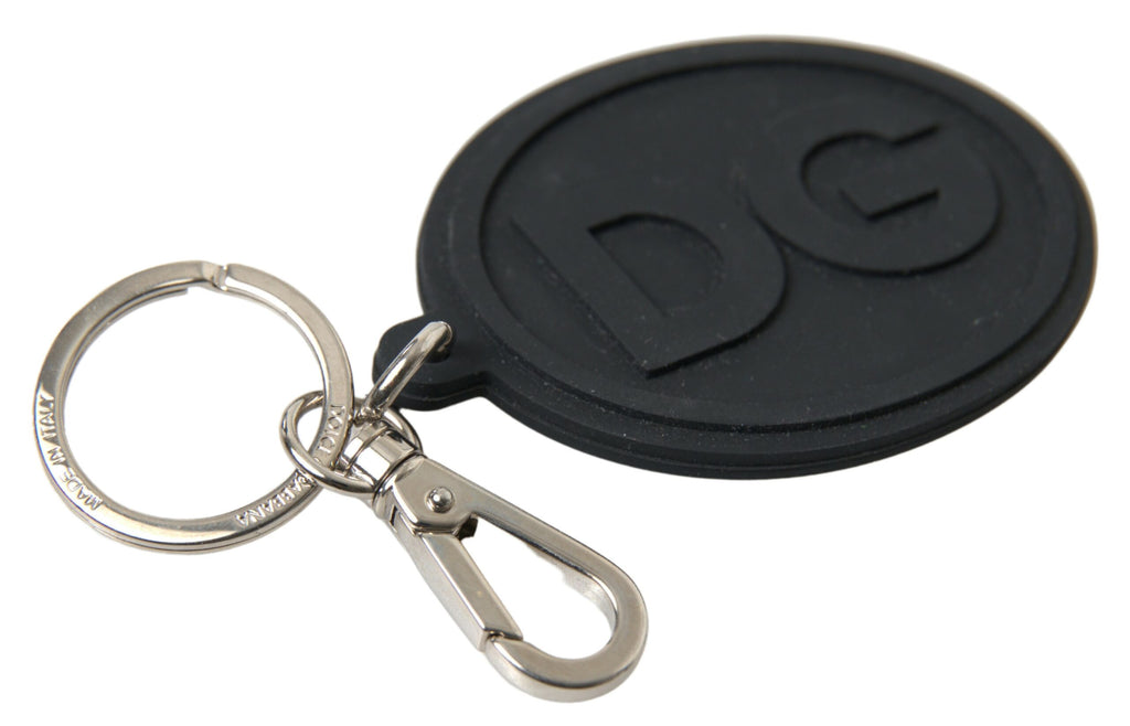 Schlüsselanhänger aus schwarzem Gummi mit DG-Logo und silbernem Messing