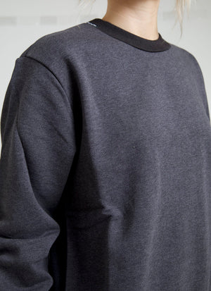 Dunkelgrauer Pullover aus Baumwolle mit Rundhalsausschnitt