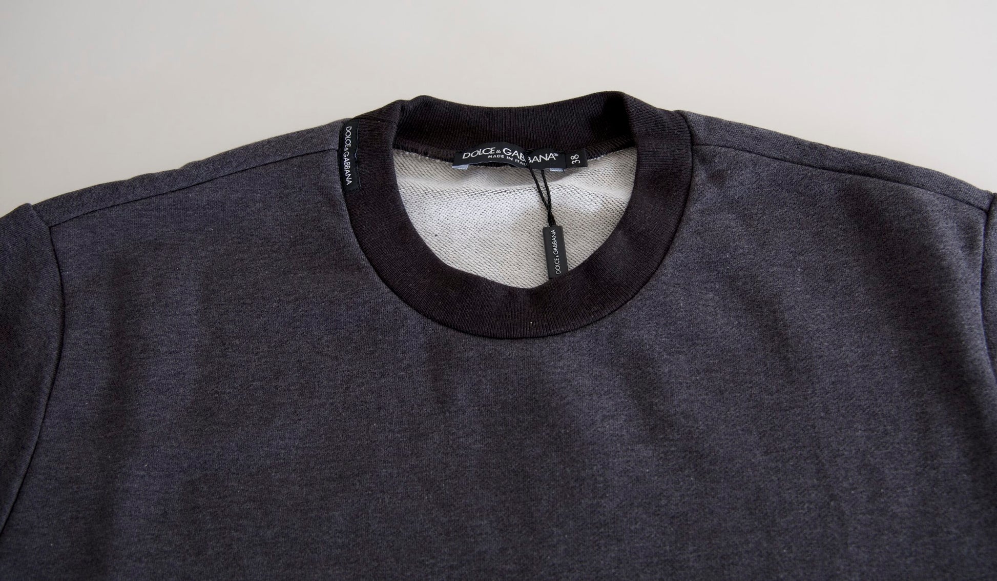 Dunkelgrauer Pullover aus Baumwolle mit Rundhalsausschnitt