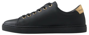 Klassische Sneakers aus schwarzem und goldenem Leder