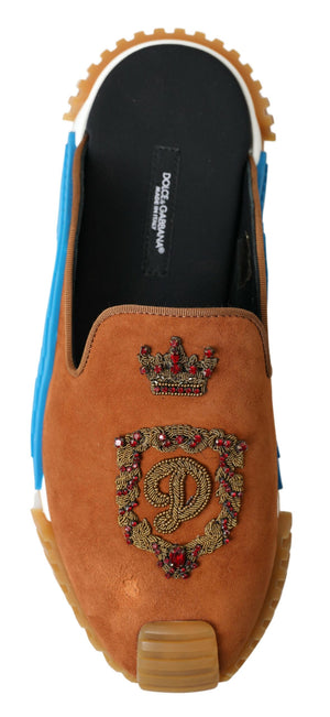 Braune Wildleder-Sandalen „NS1“ mit Kronenlogo