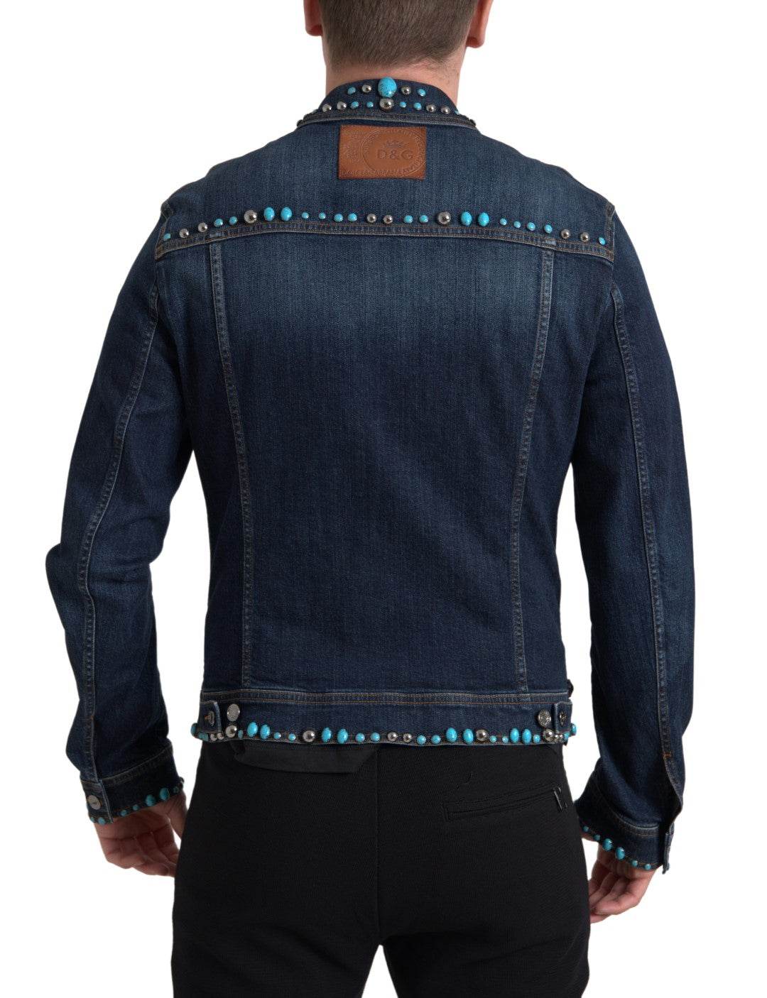 Blaue Jeansjacke mit türkisfarbenen Steinen und Nieten