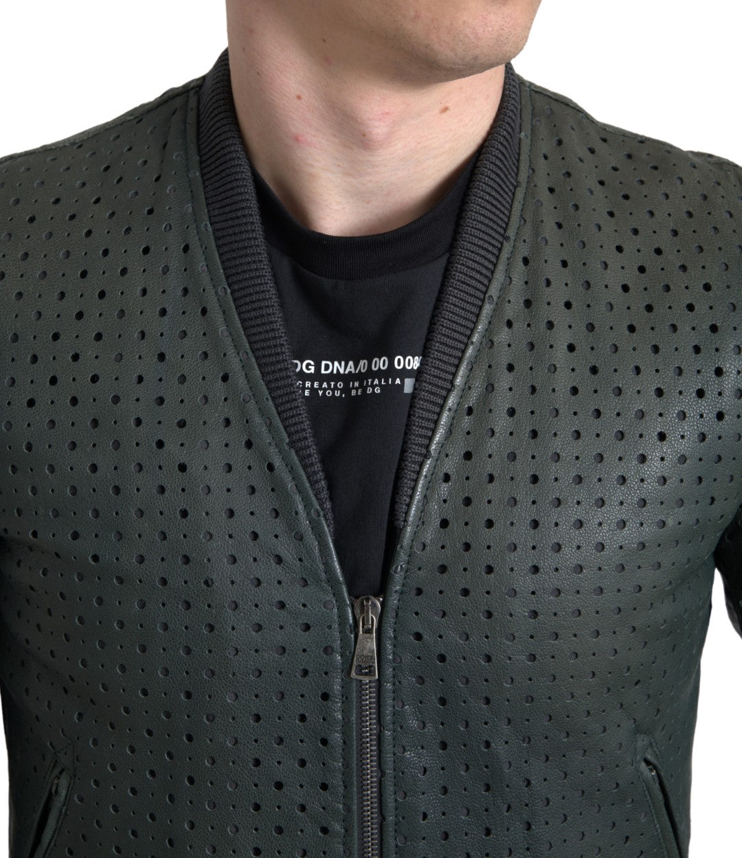 Grüne Bomberjacke aus perforiertem Leder
