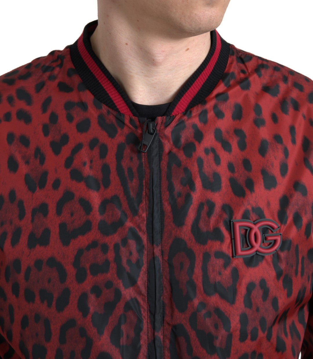 Rote Bomber-Kurzmanteljacke mit Leopardenmuster