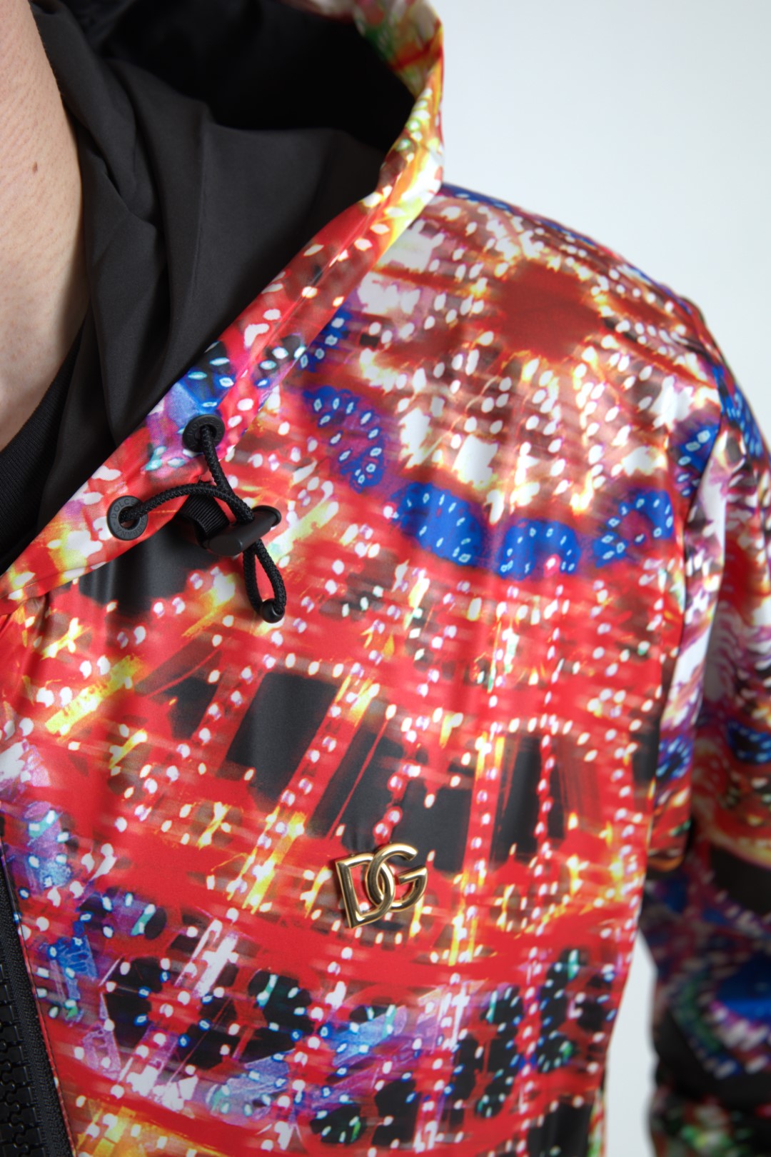 Mehrfarbiger Kapuzenpullover