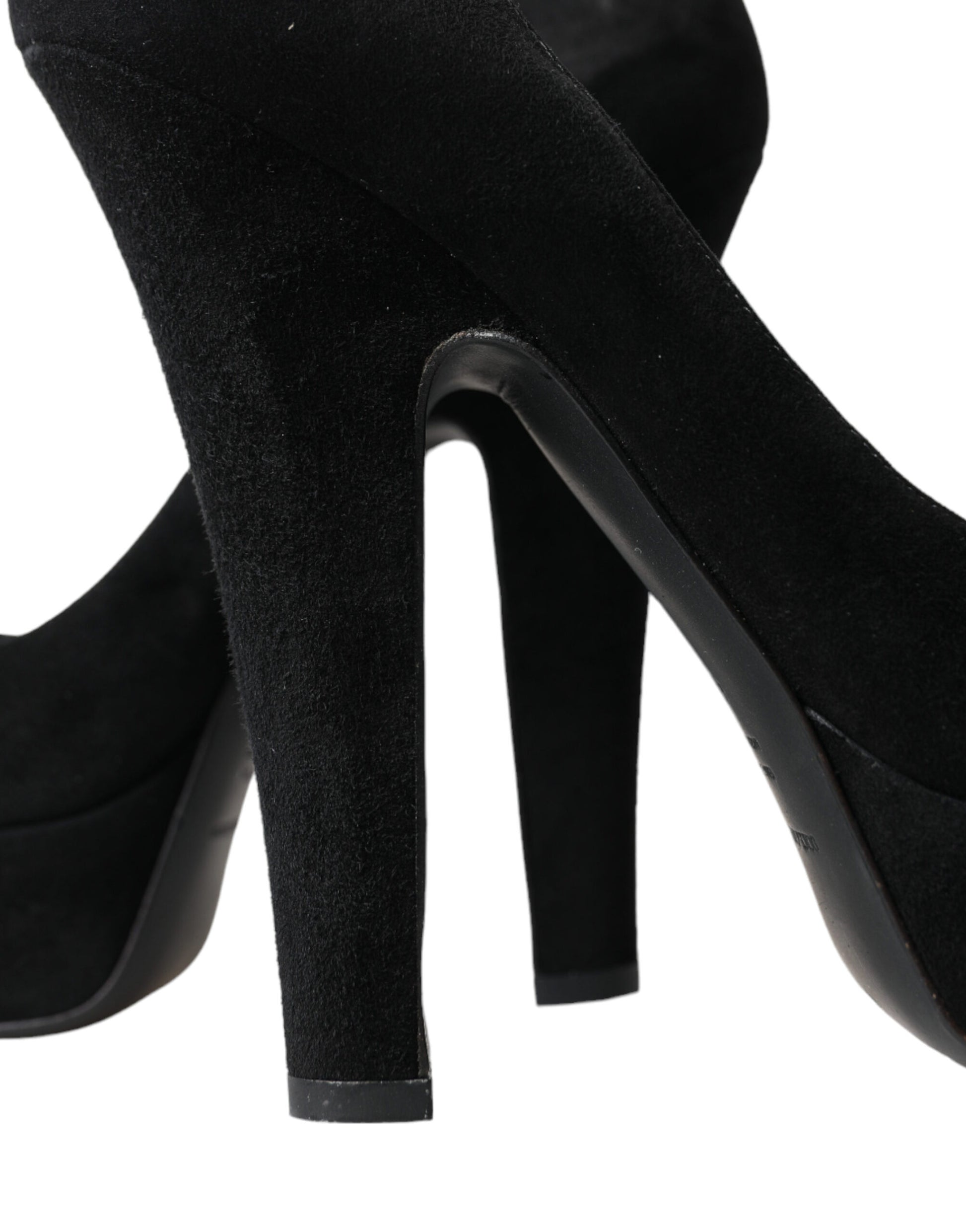 Schwarze Wildleder-Pumps mit Plateauabsatz
