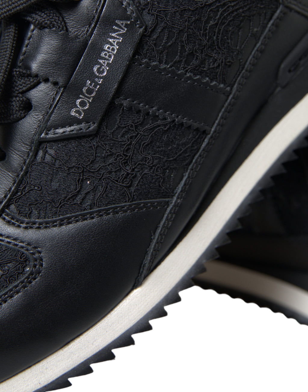 Schwarze Sneakers aus Leder mit Blumenspitze