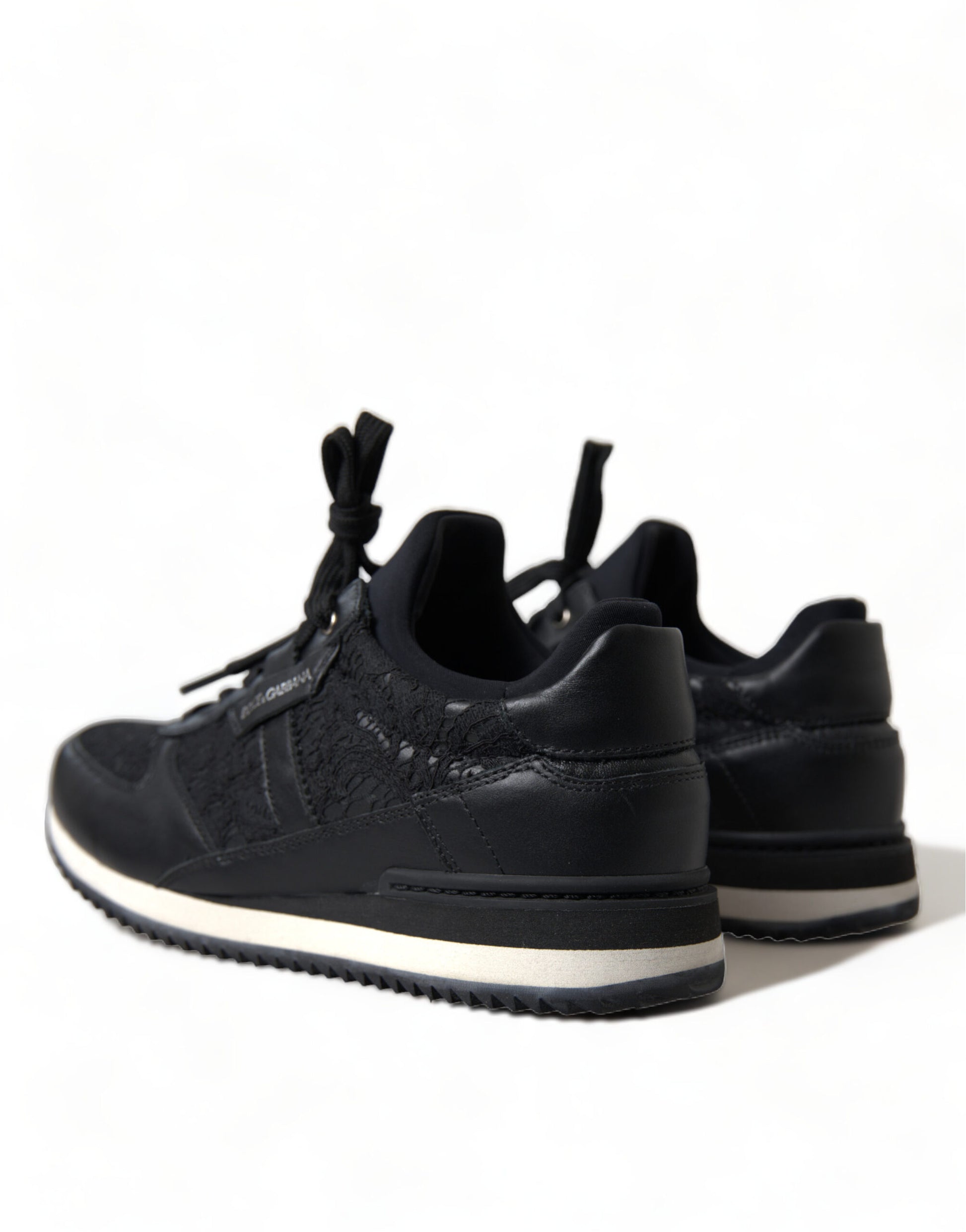 Schwarze Sneakers aus Leder mit Blumenspitze