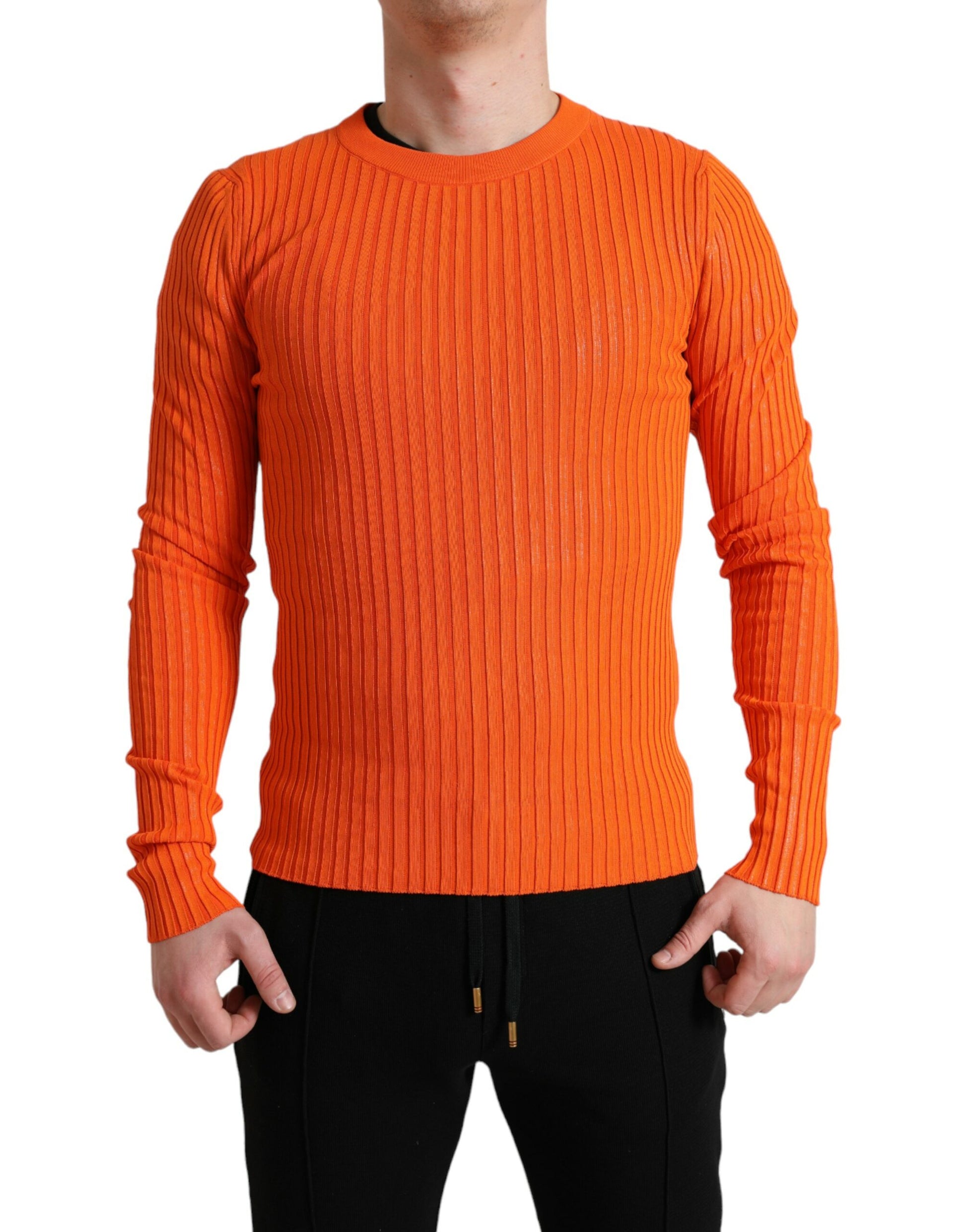 Orangefarbener Herrenpullover mit Rundhalsausschnitt