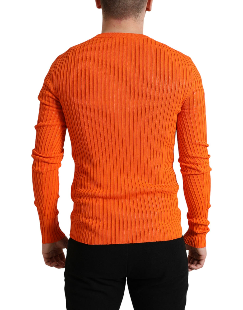 Orangefarbener Herrenpullover mit Rundhalsausschnitt