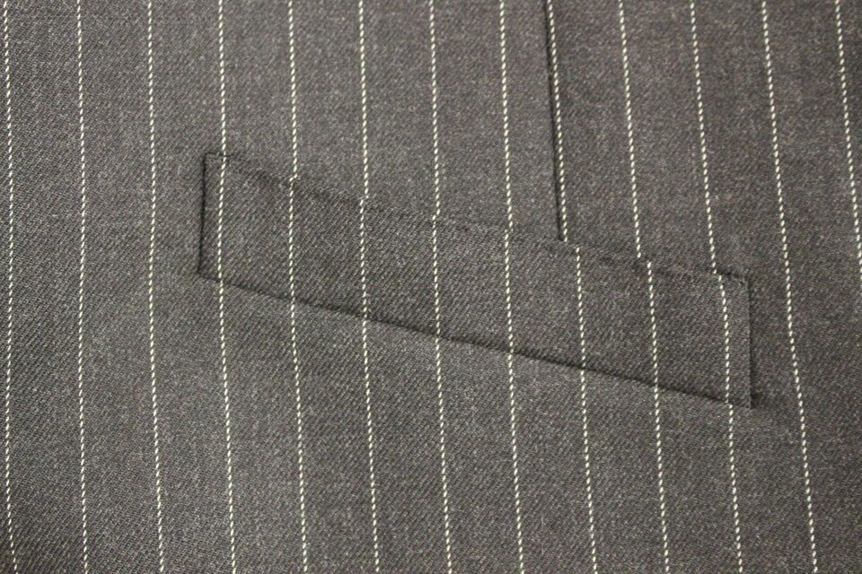Grau gestreifte Wollweste mit Logo