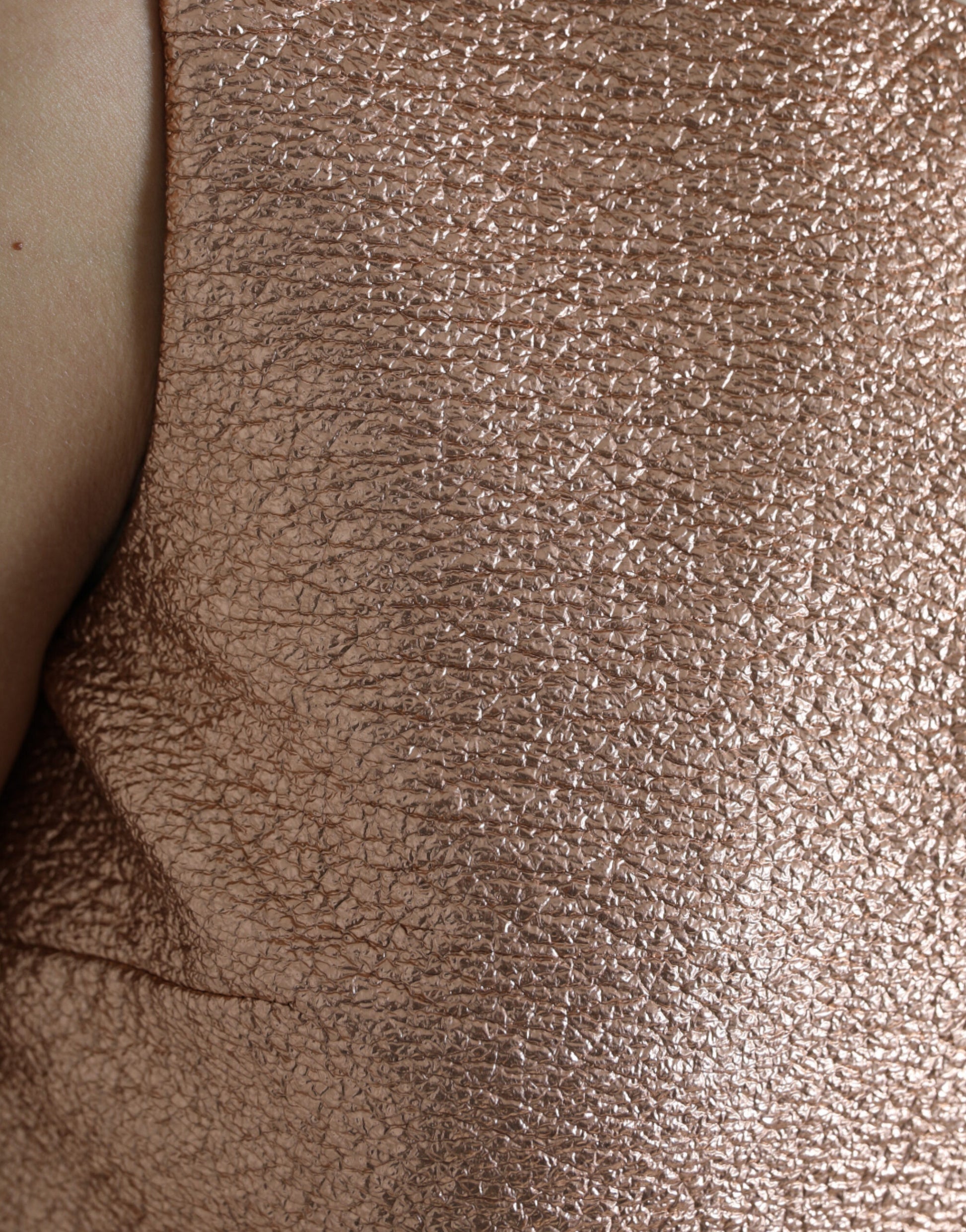 Rosafarbenes ärmelloses Mini-Etuikleid aus Jacquard