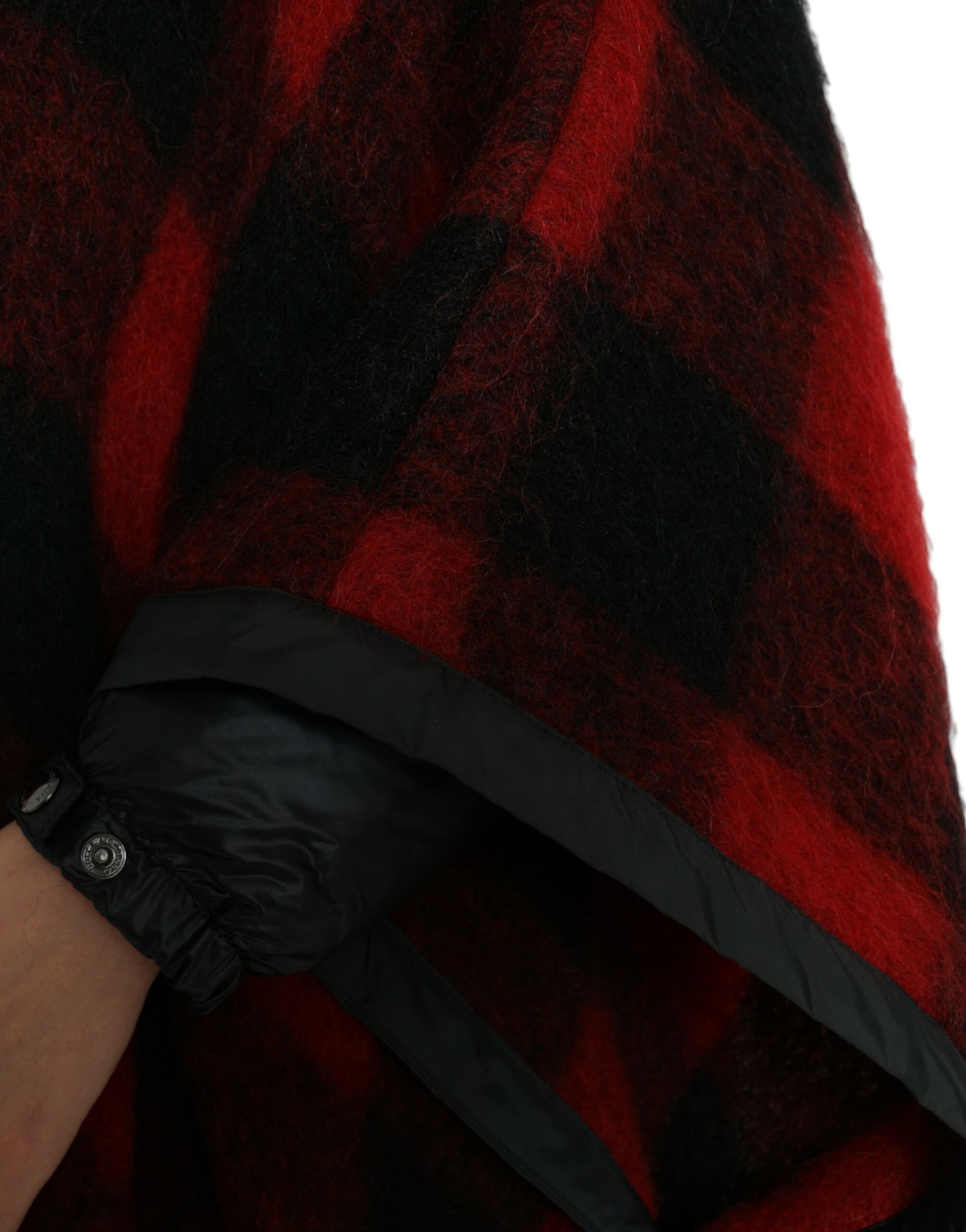 Schwarz-rote Poncho-Jacke mit Buffalo-Karomuster und Kapuze
