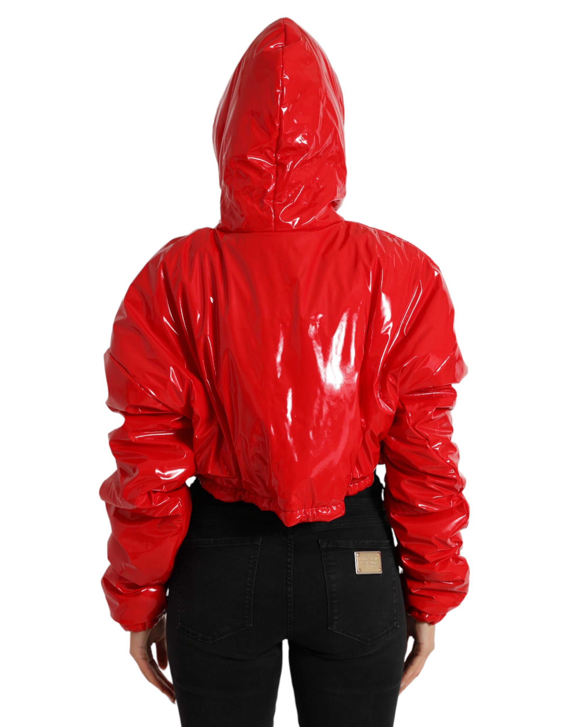 Glänzend rote kurze Kapuzenjacke
