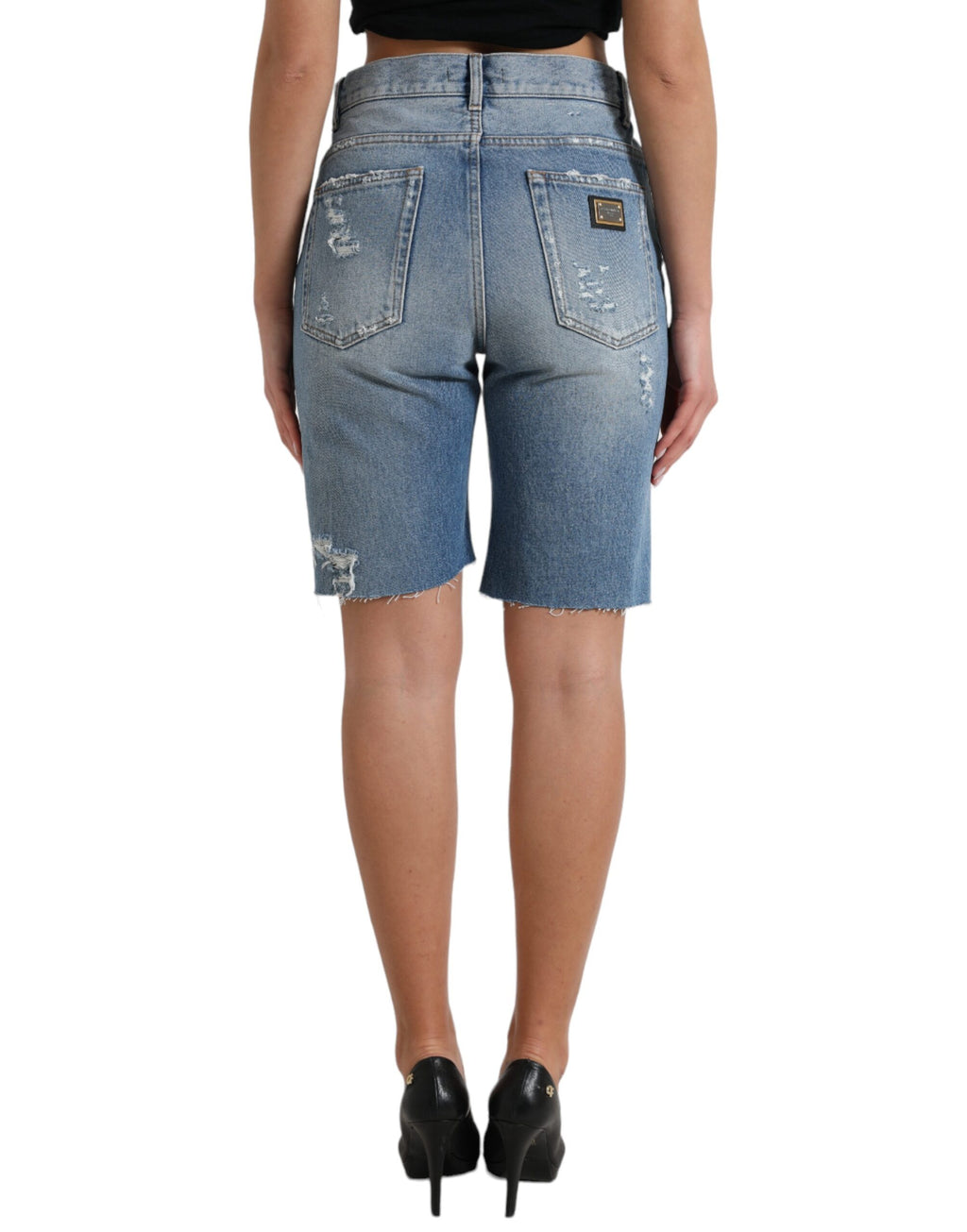 Blaue, zerfetzte Bermudashorts mit Verzierung