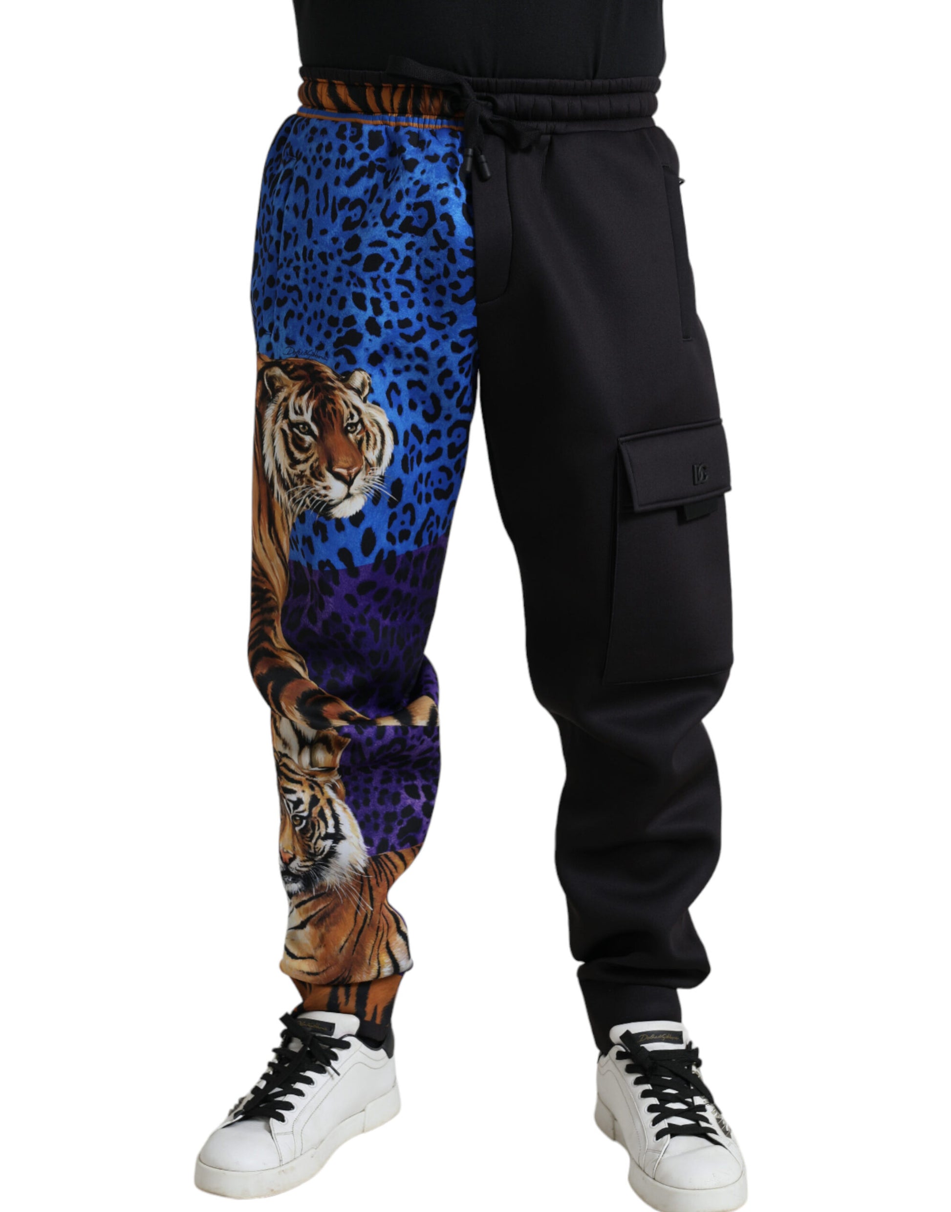 Schwarze Cargo-Jogginghose mit Tiger-Print