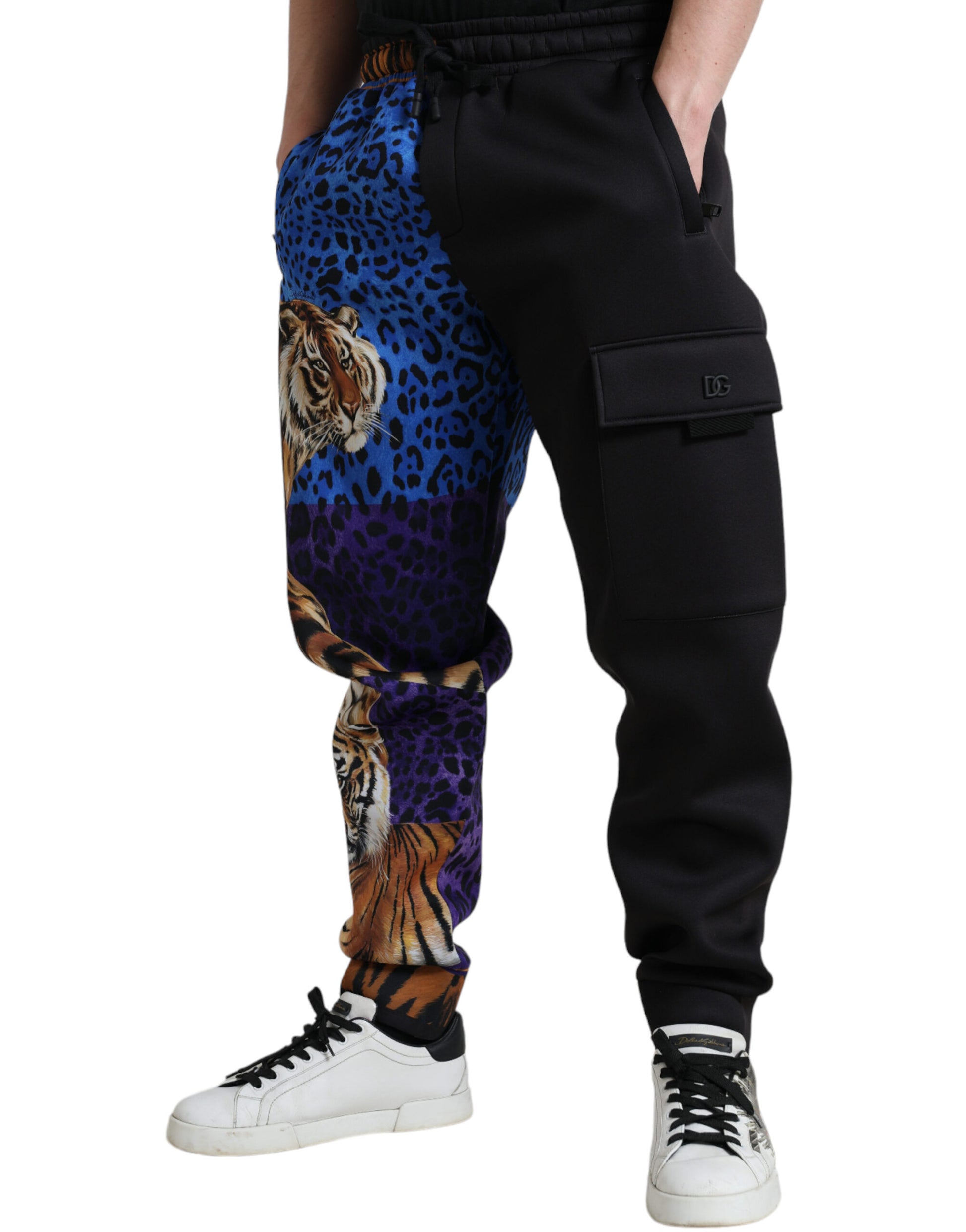 Schwarze Cargo-Jogginghose mit Tiger-Print