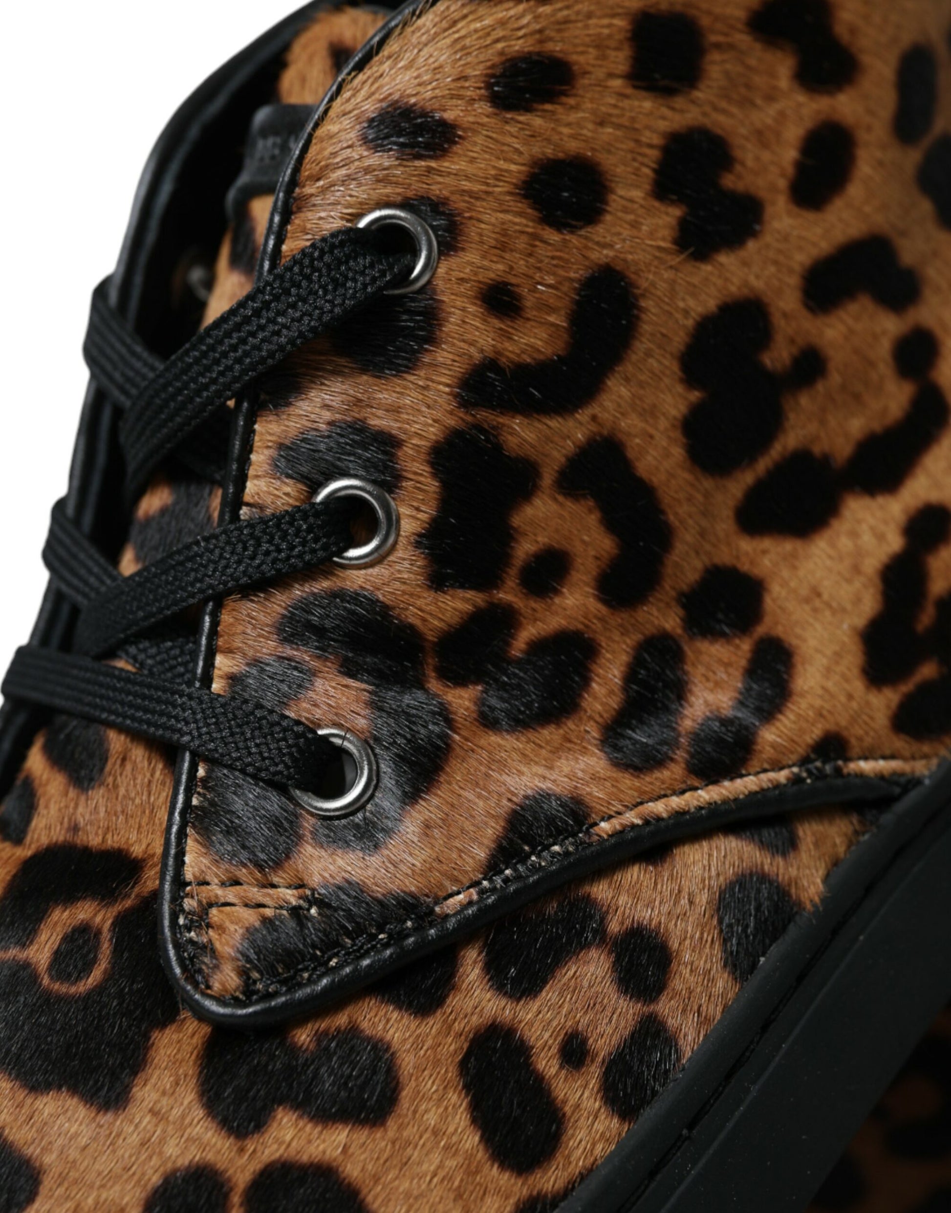 Braune Sneakers aus Ponyhaar mit Leopardenmuster