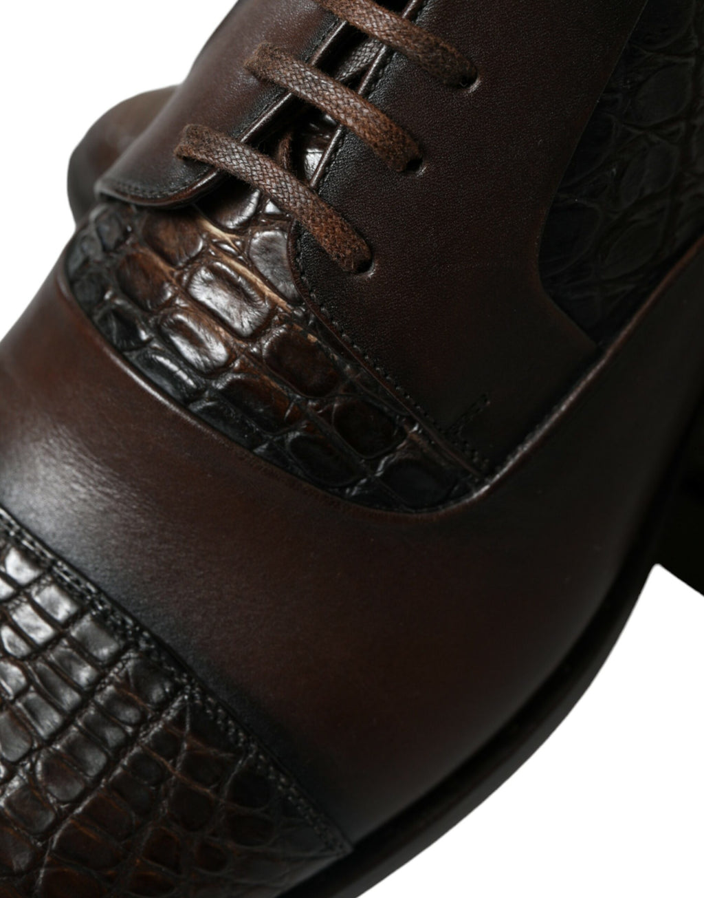 Braune Oxford-Schnürschuhe aus exotischem Leder