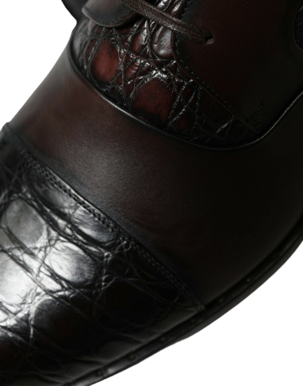 Braune Herrenschuhe aus exotischem Leder
