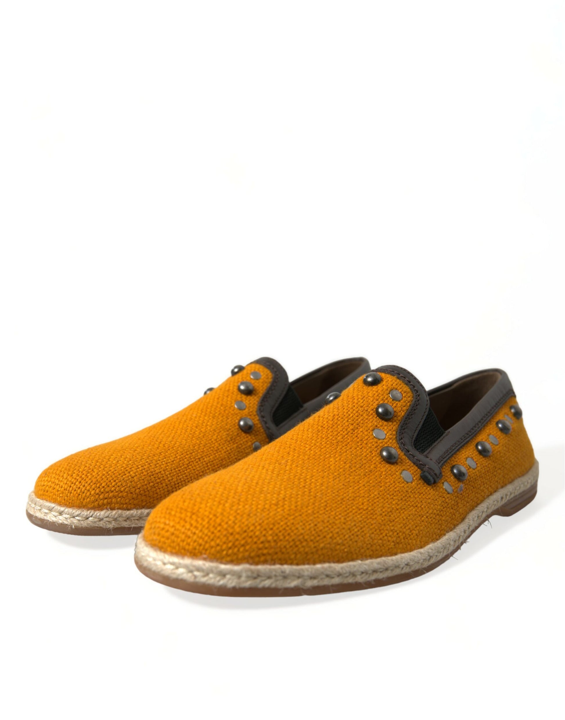 Orangefarbene Loafer aus Leinen und Leder mit Nieten