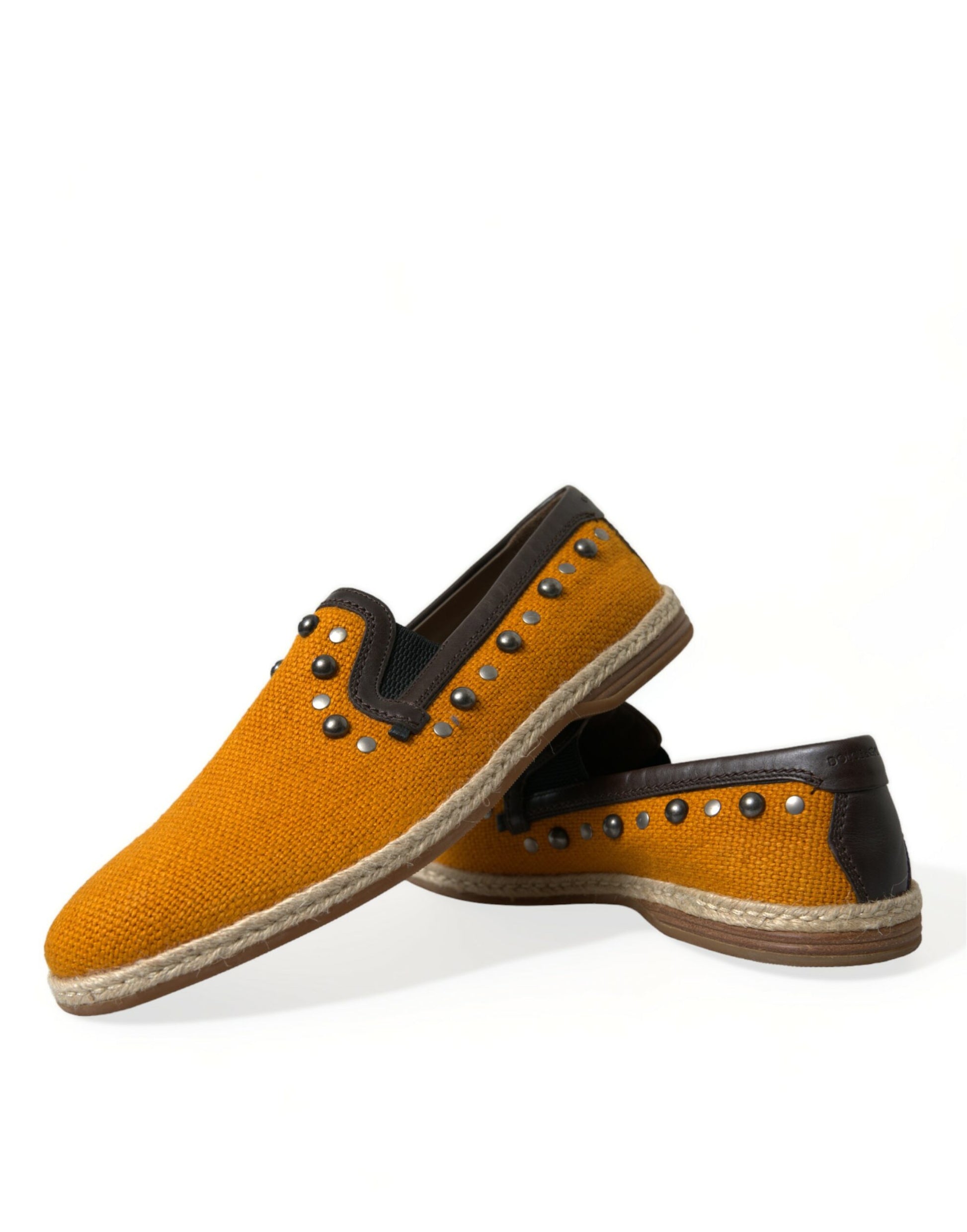 Orangefarbene Loafer aus Leinen und Leder mit Nieten