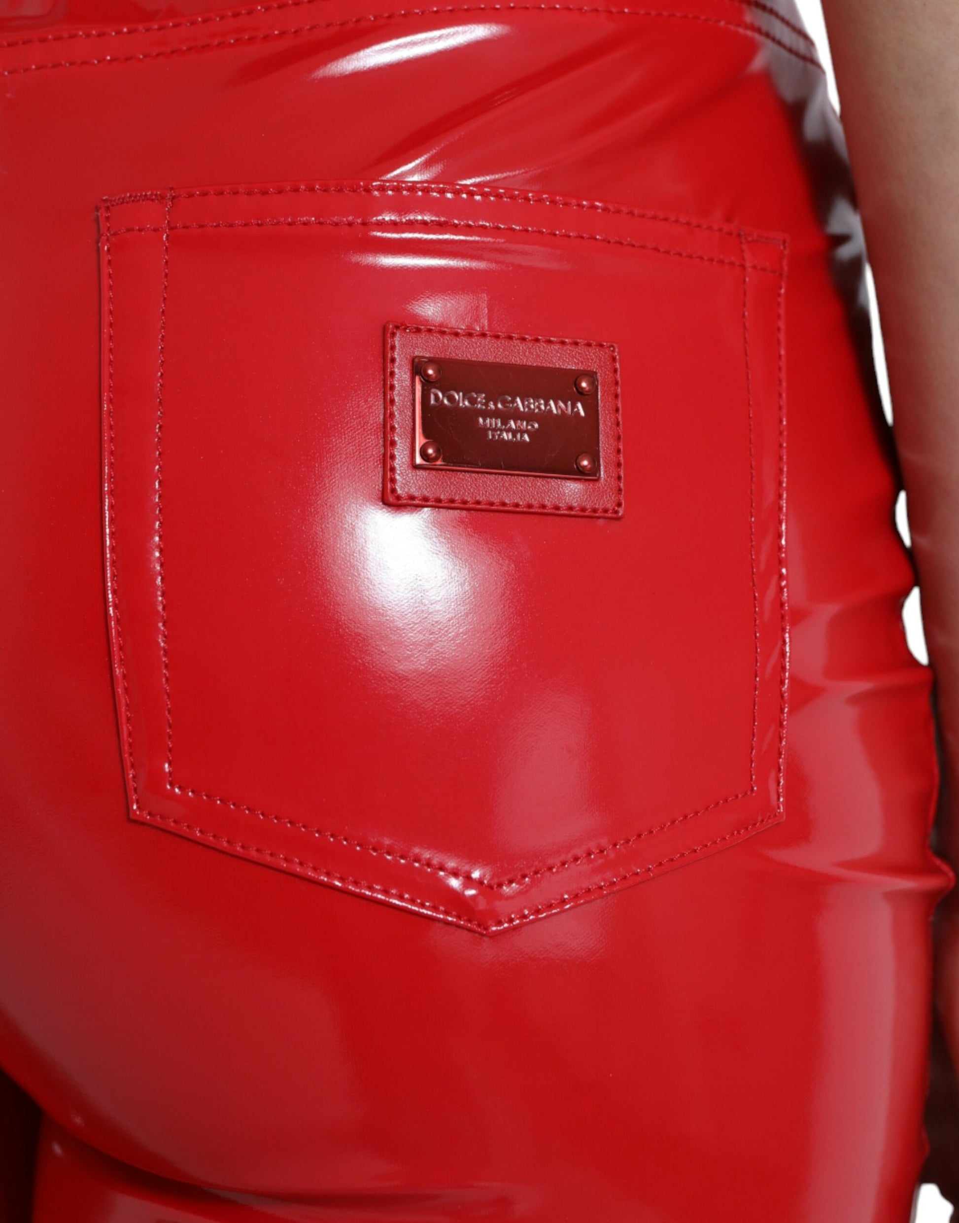 Glänzend rote Skinny-Hose mit hoher Taille