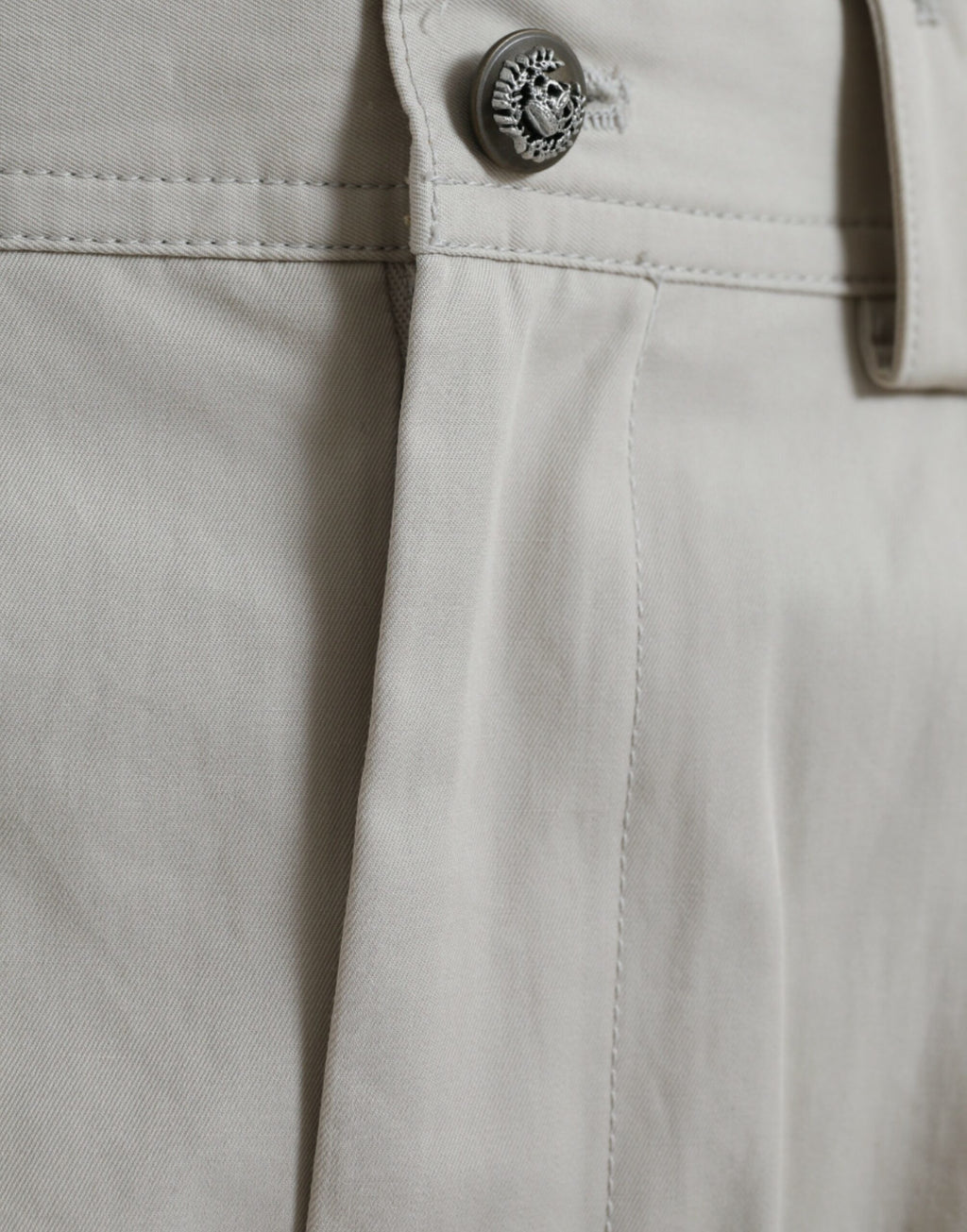 Beigefarbene Karottenhose aus Baumwolle mit hoher Taille